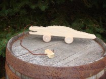 Child Play – Unfinished Wooden Pull-Toy Alligator