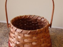 Basket – Egg with Swivel Handle